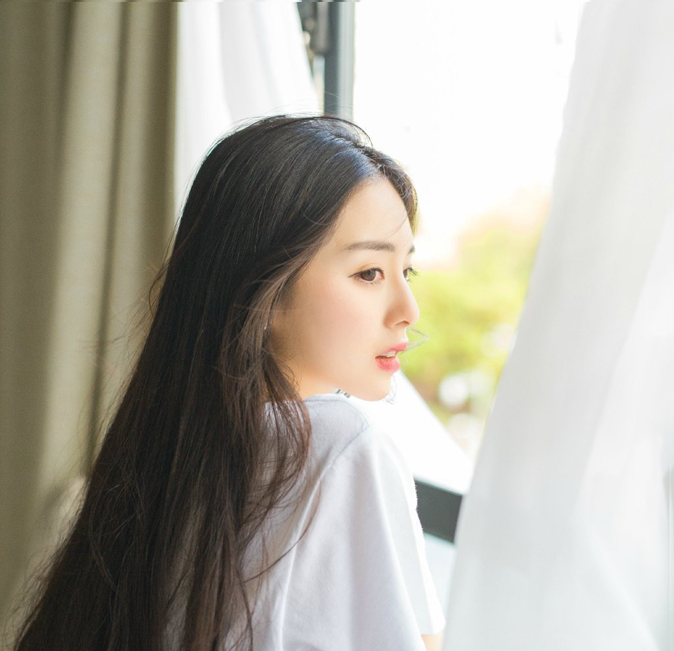 “在你带来书信之前，军师已经暗中命人将你的事情告诉我。”陈到沉声道：“你究竟是何人？”