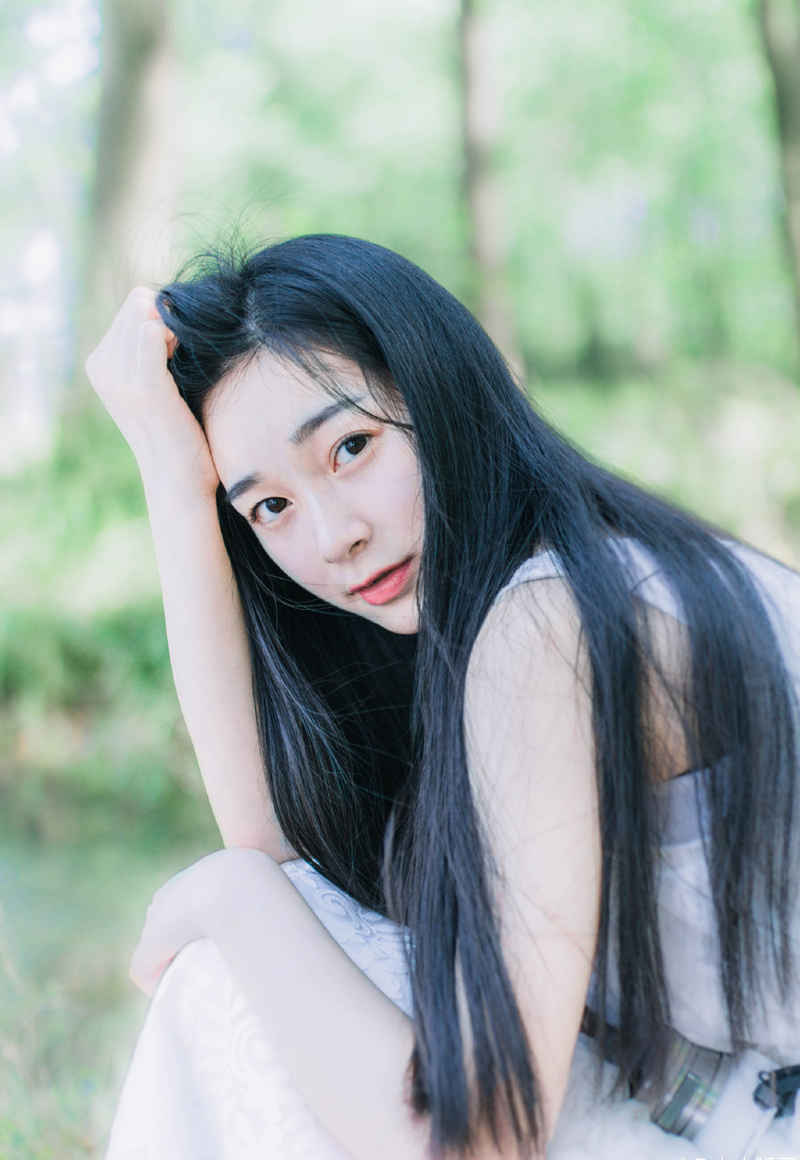 如今刘璋已降，庞统一边开始稳定成都政局，一边安排人手开始招降巴郡各处城池，而魏延则着手布置那归降的十三万蜀军。